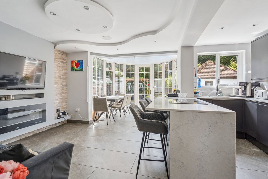 Property photo 2 of 21