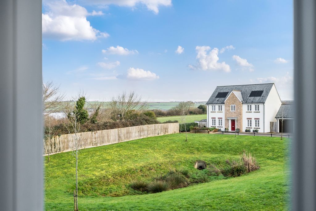 Property photo 3 of 19 1410081-8-6989B2F560060