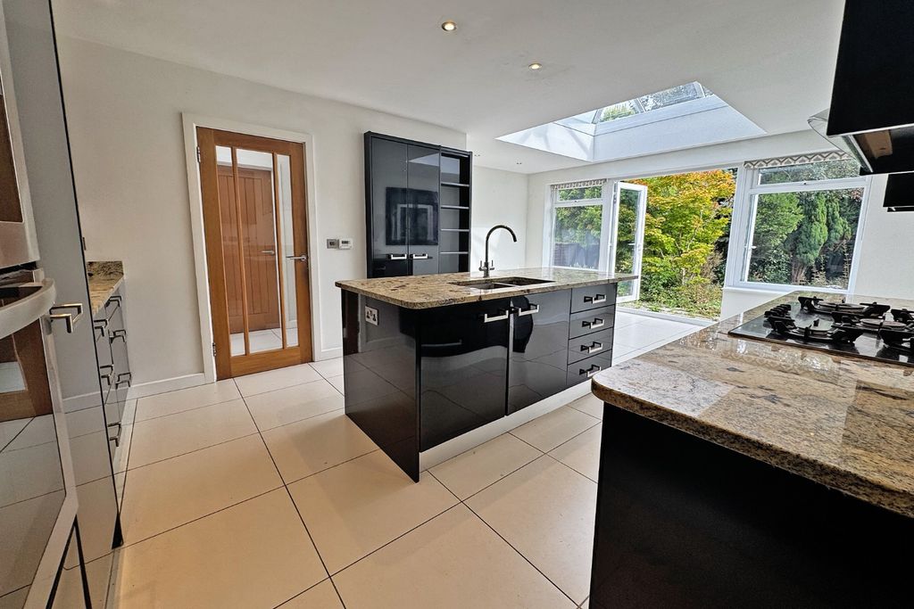 Property photo 2 of 13 4515134