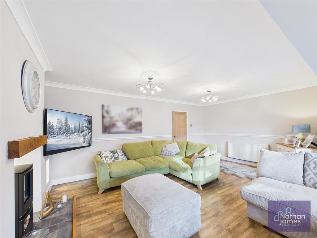 Property photo 3 of 20 Lounge/ Diner