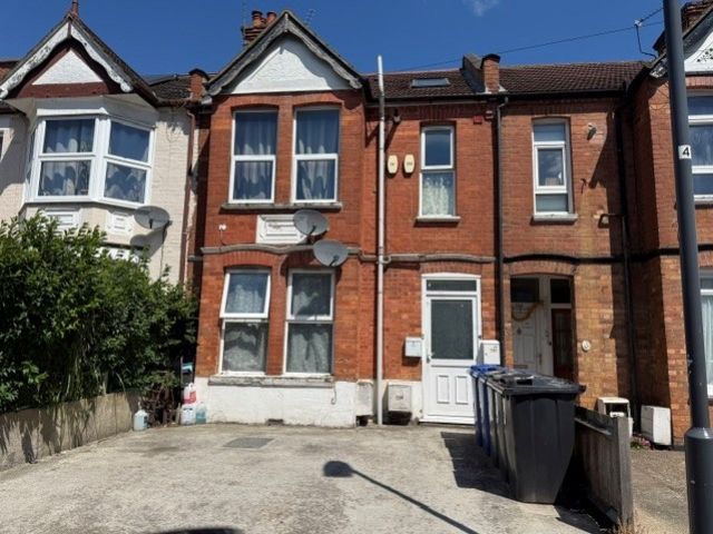Property photo 1 of 8 3