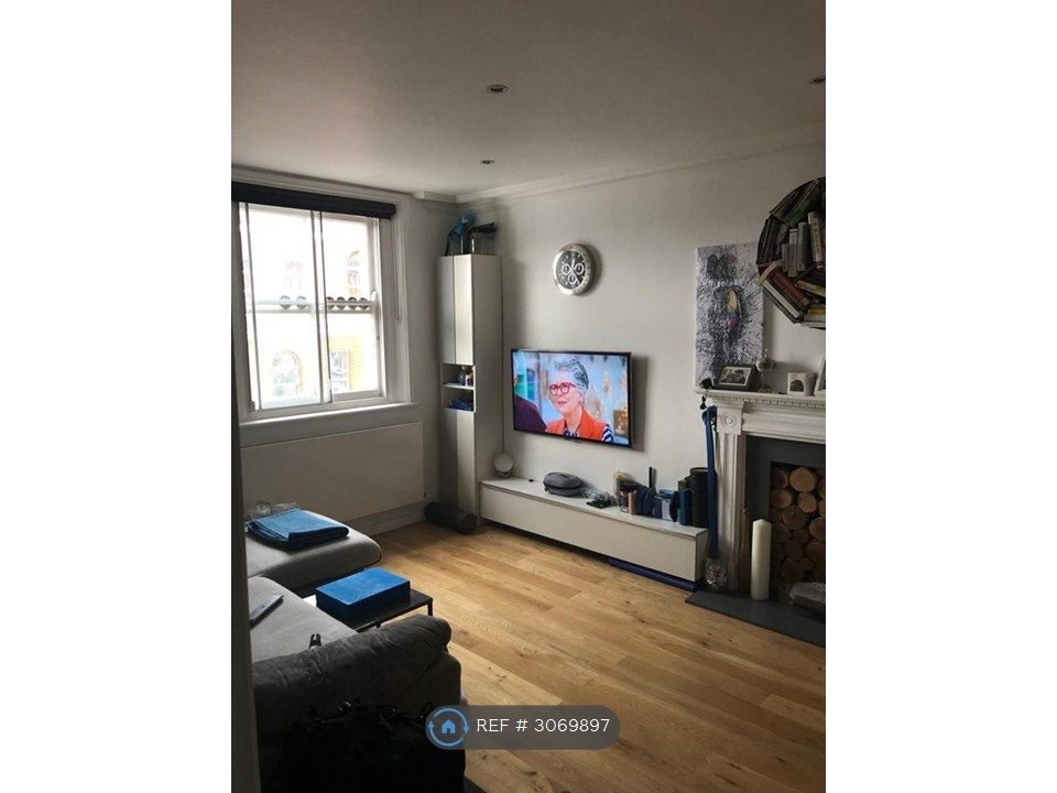Property photo 2 of 5 Living Room