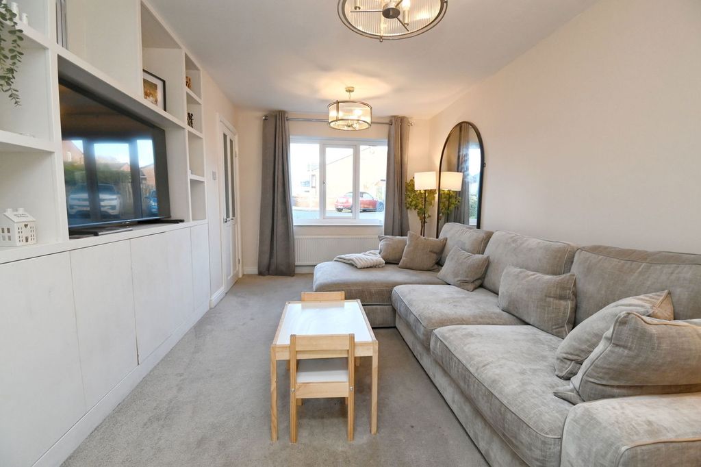 Property photo 3 of 19