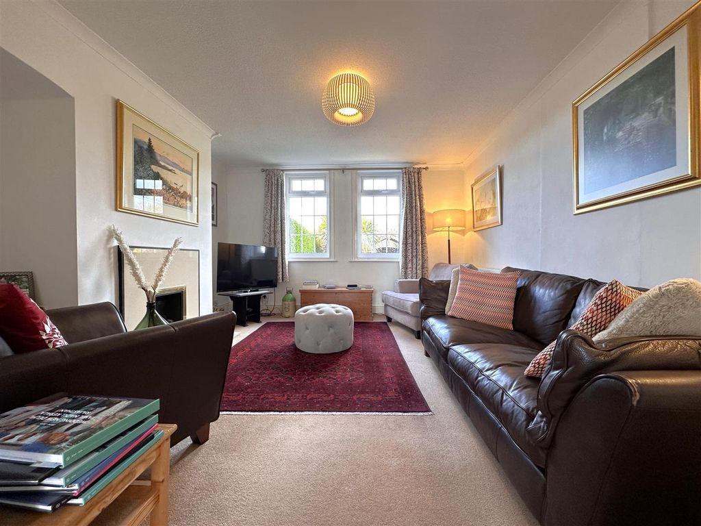 Property photo 2 of 28 Lounge 935