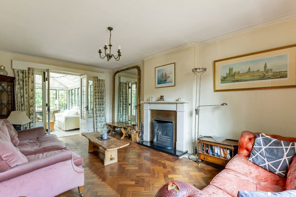 Property photo 2 of 14 Sitting Room
