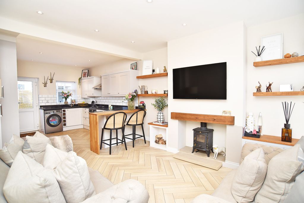 Property photo 2 of 9