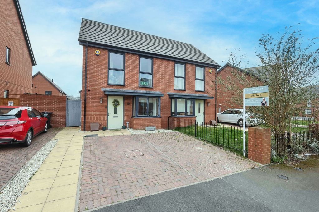 Property photo 1 of 11