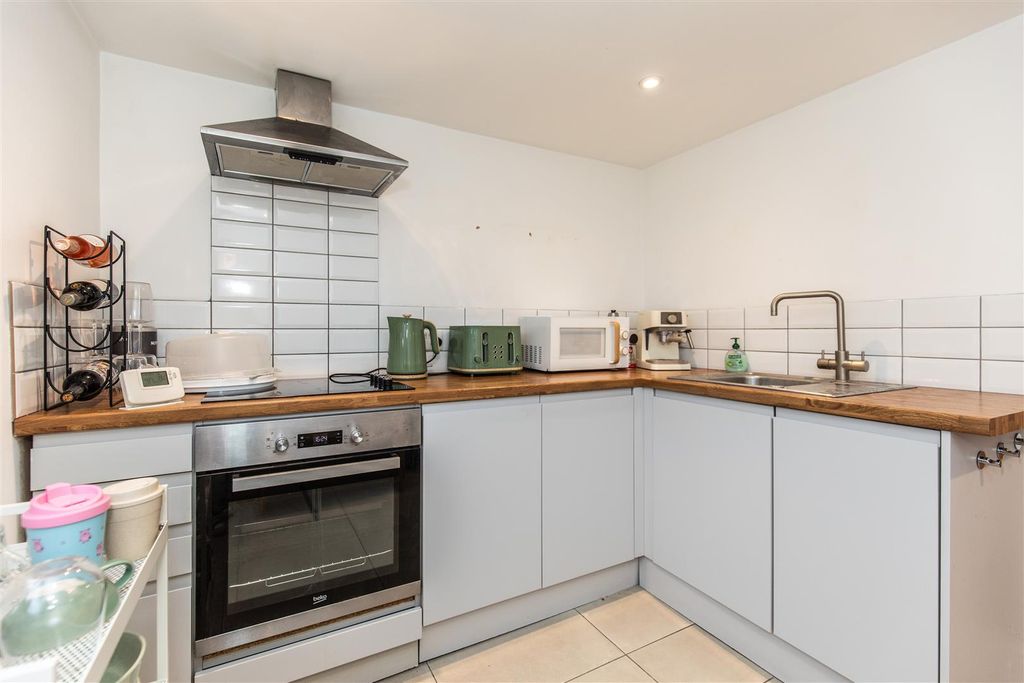 Property photo 3 of 13 Kitchen