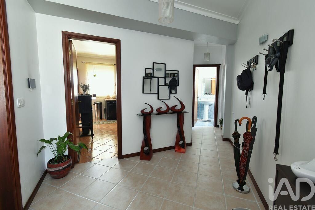 Property photo 2 of 27