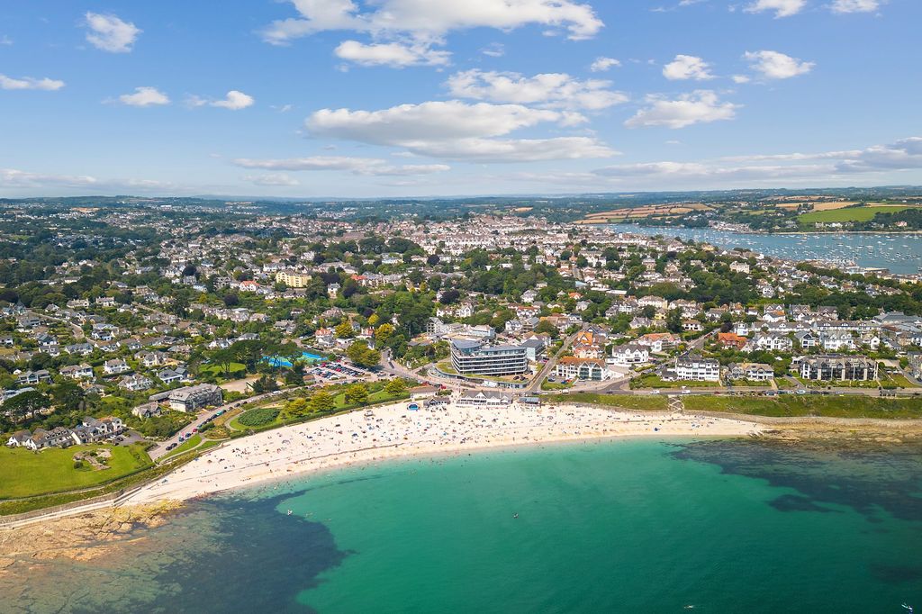 Property photo 2 of 22