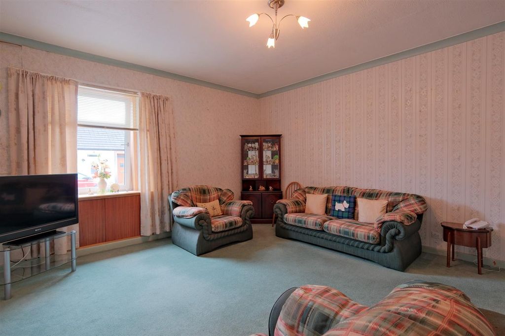 Property photo 2 of 16 Lounge