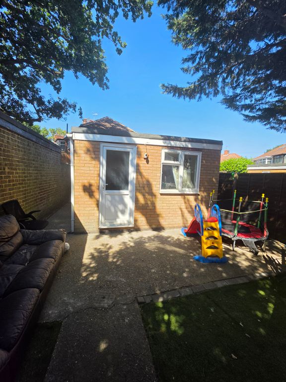 Property photo 1 of 2