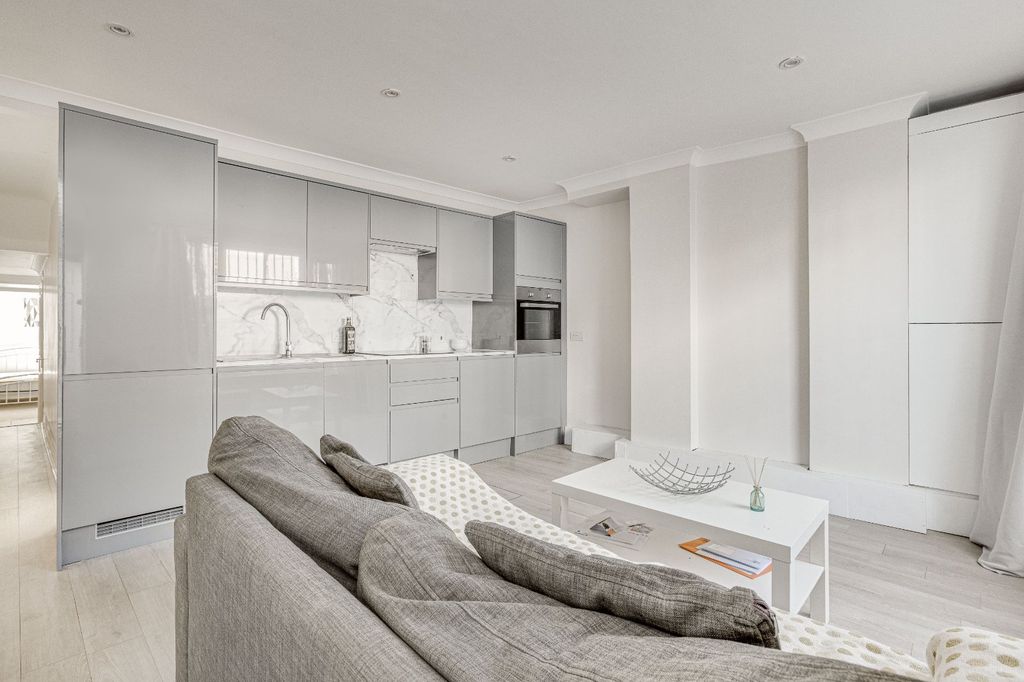 Property photo 3 of 8