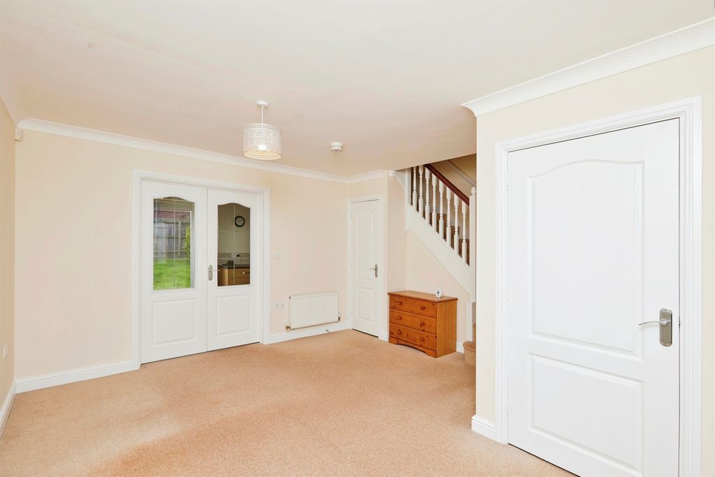 Property photo 1 of 10 Living Room