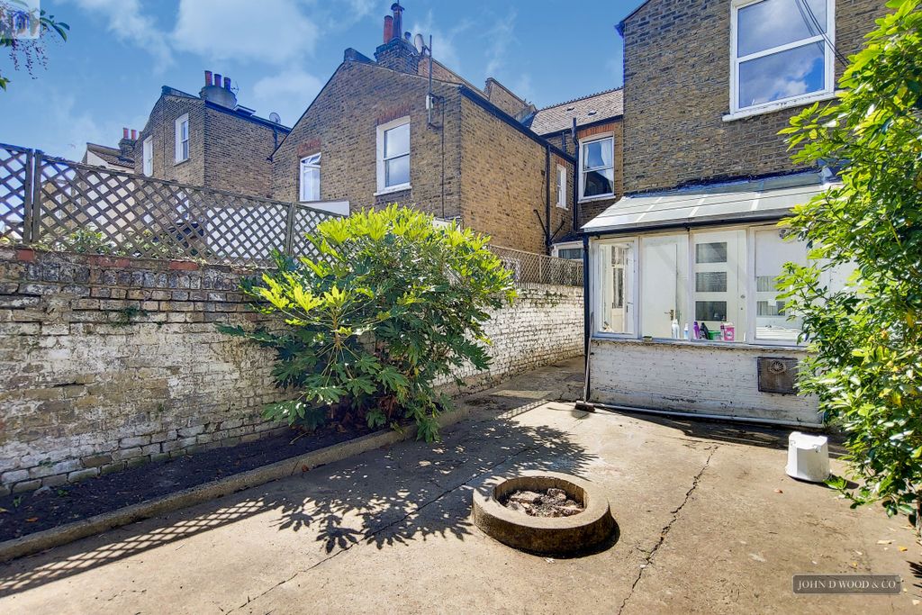 Property photo 2 of 14 10