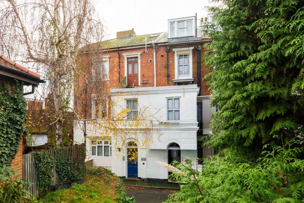 Property photo 1 of 22 Front