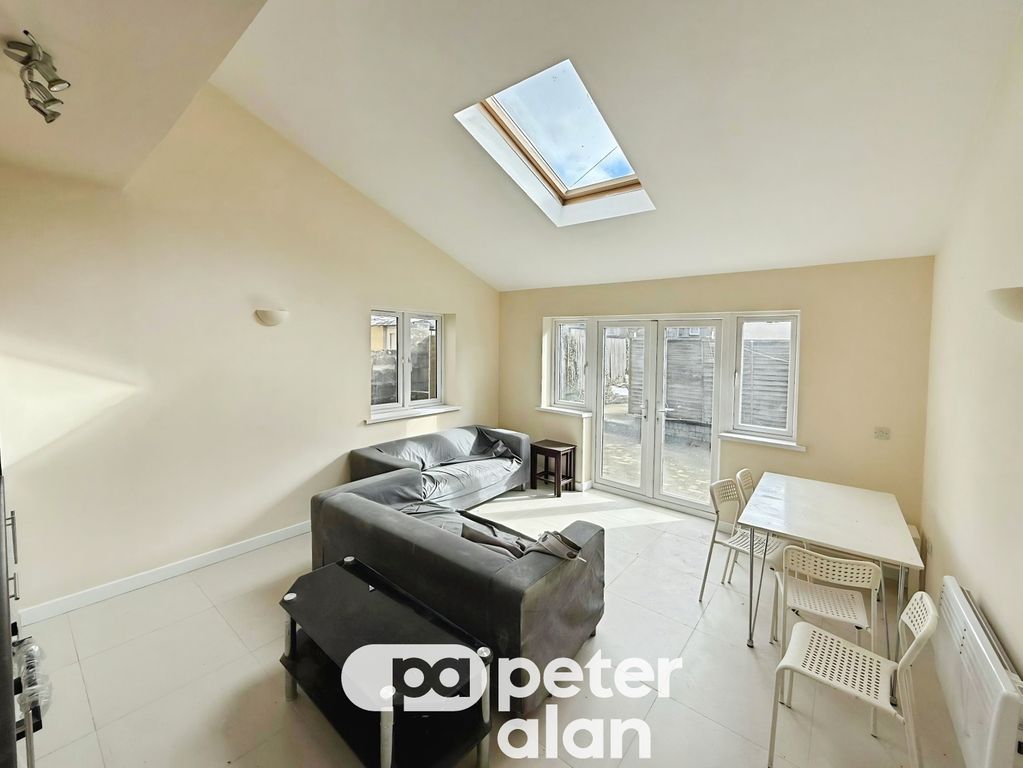 Property photo 2 of 7 Front