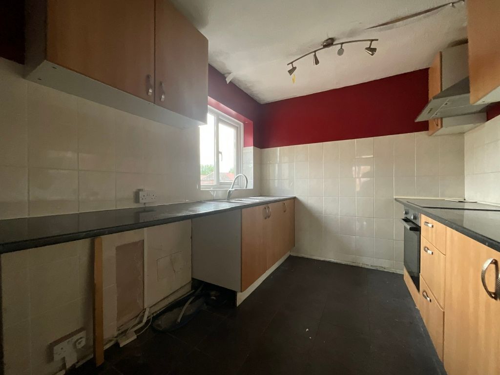 Property photo 3 of 8 4184024