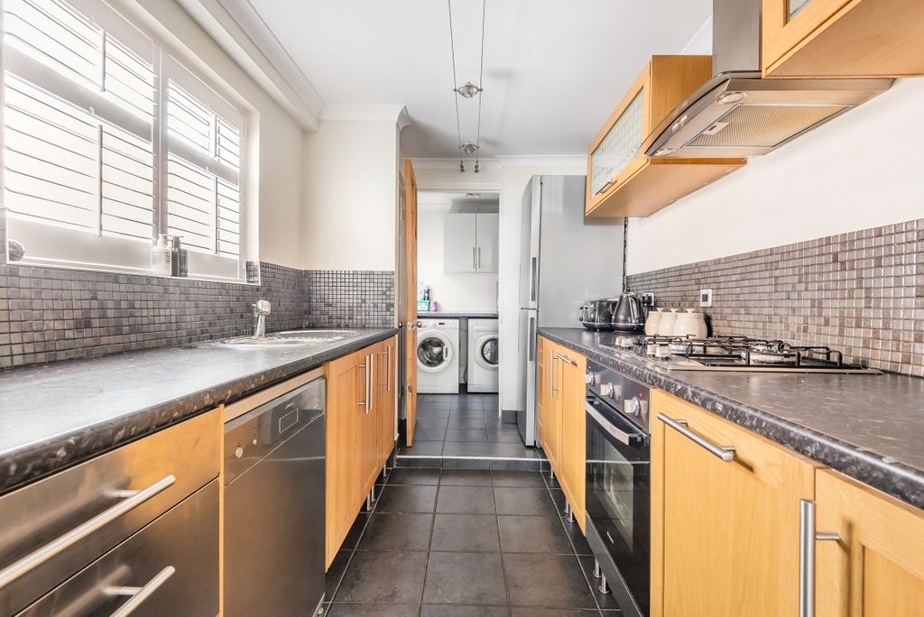 Property photo 2 of 7 Kitchen