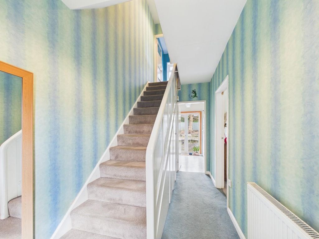 Property photo 2 of 18 Cam01268G0-Pr0440-Still006.Jpg