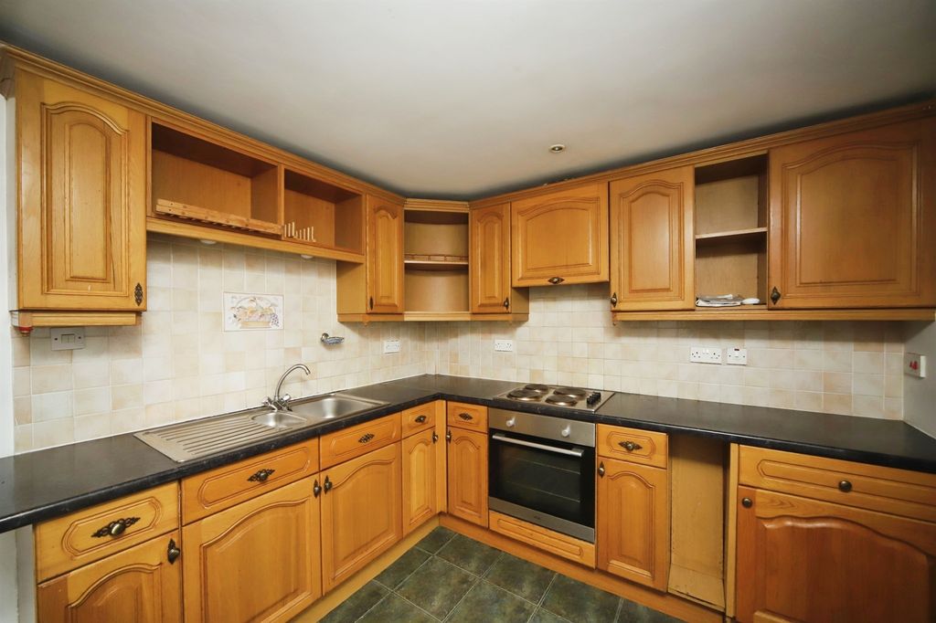 Property photo 2 of 16