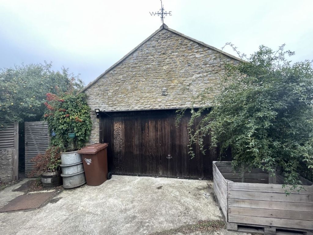 Property photo 2 of 26