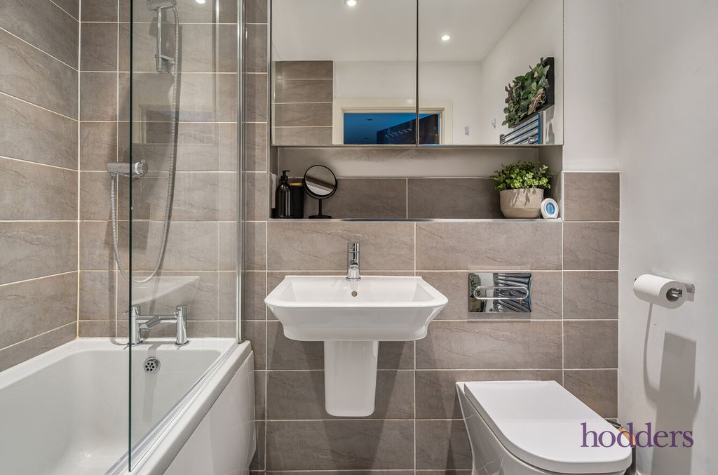 Additional image 9 of 1 bed flat for saleKennett Lane, Chertsey, Surrey KT16