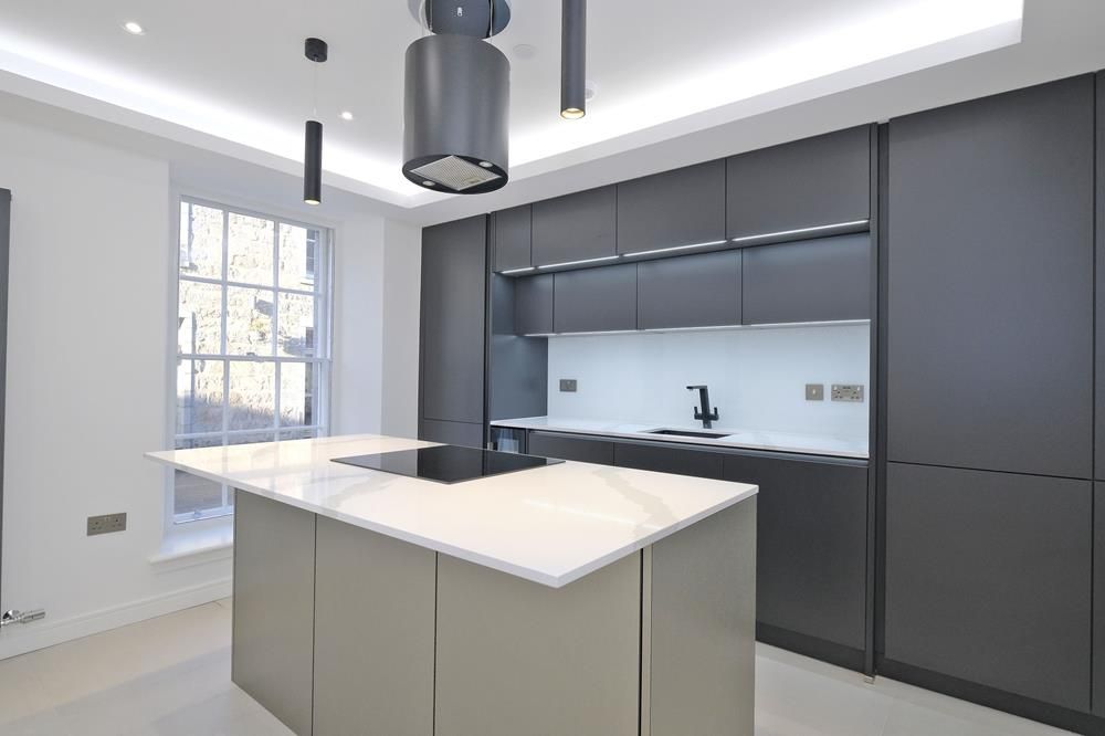 Property photo 2 of 12 Kitchen 4