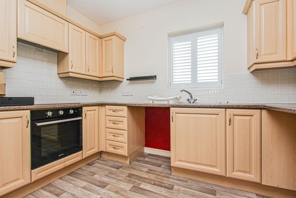Property photo 2 of 7 Kitchen