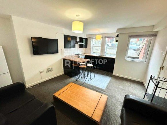 Property photo 3 of 16 8867942.Jpg