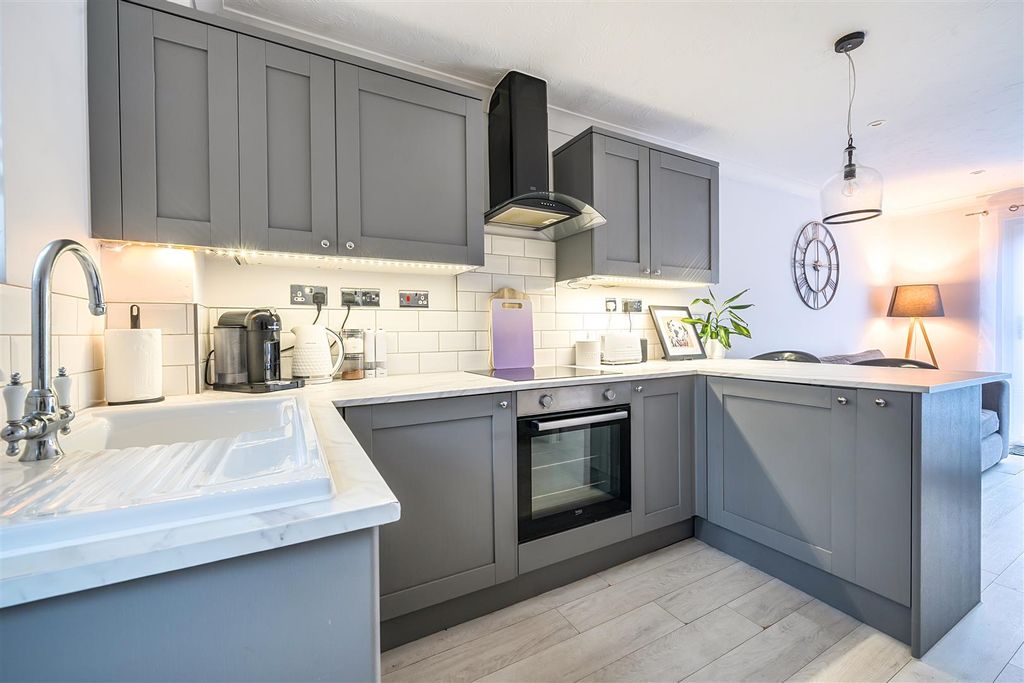 Property photo 2 of 19 1403768-8-6970Eb154c154.Jpg