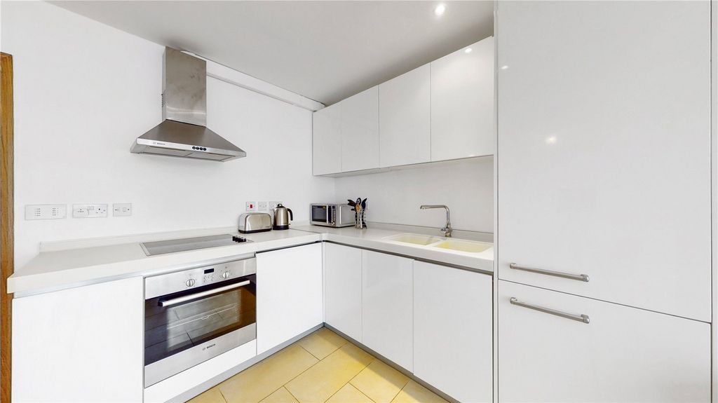 Property photo 2 of 16 Picture No. 13