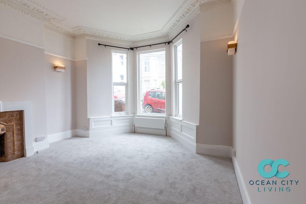 Property photo 2 of 17 Bedroom 1