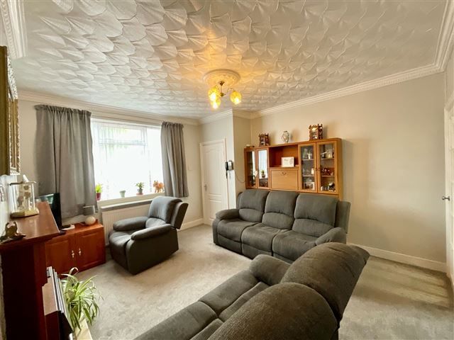 Property photo 3 of 19 Lounge
