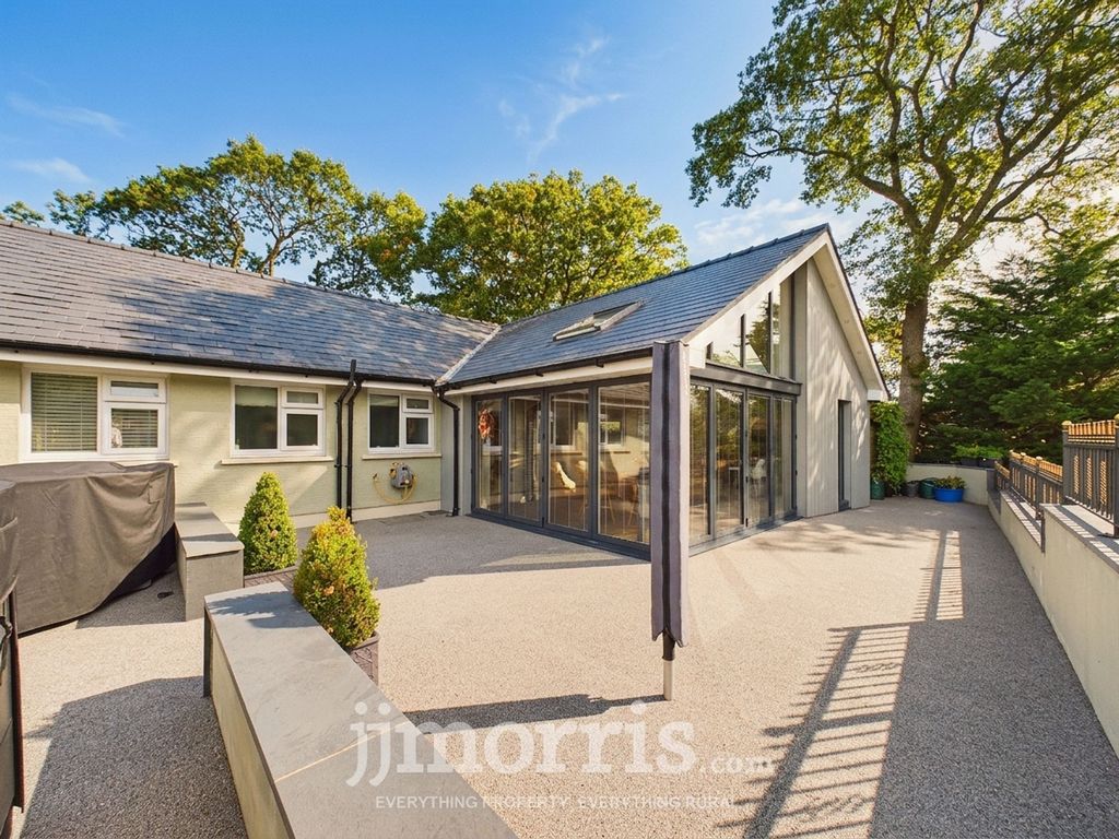 Property photo 2 of 40