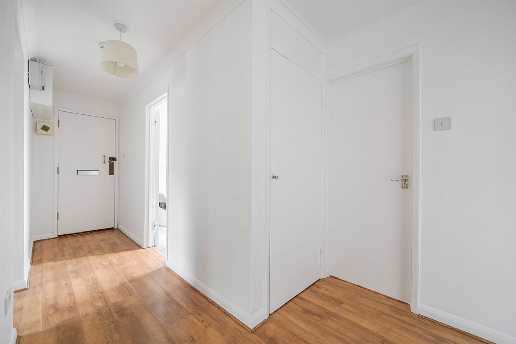 Property photo 2 of 8 Hallway
