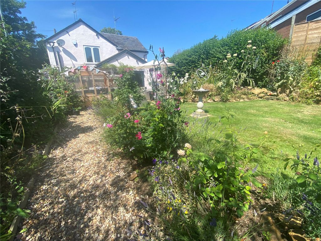 Property photo 2 of 29 Picture No. 50