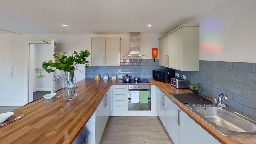 Property photo 2 of 8 Kitchen