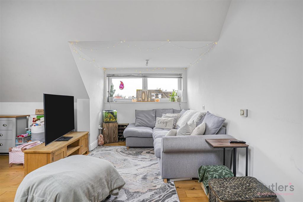 Property photo 3 of 12 7_73332_Watermarked.Jpg