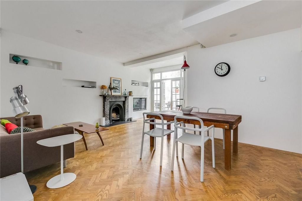 Property photo 2 of 19