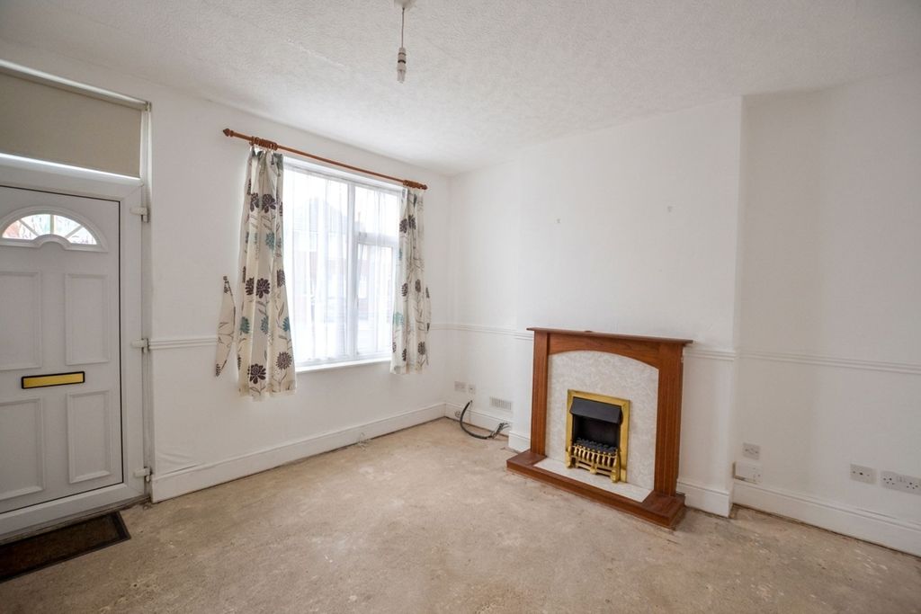 Property photo 2 of 20
