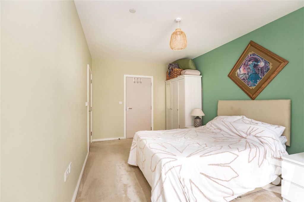 Property photo 1 of 24 Bedroom