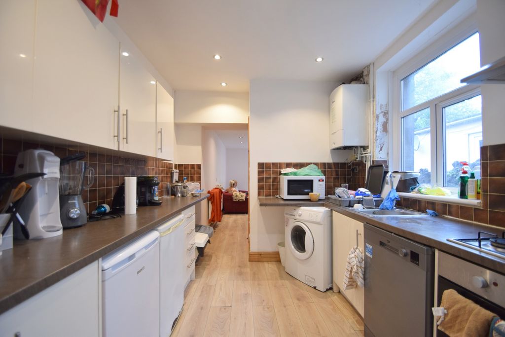 Property photo 3 of 15 Photo 6