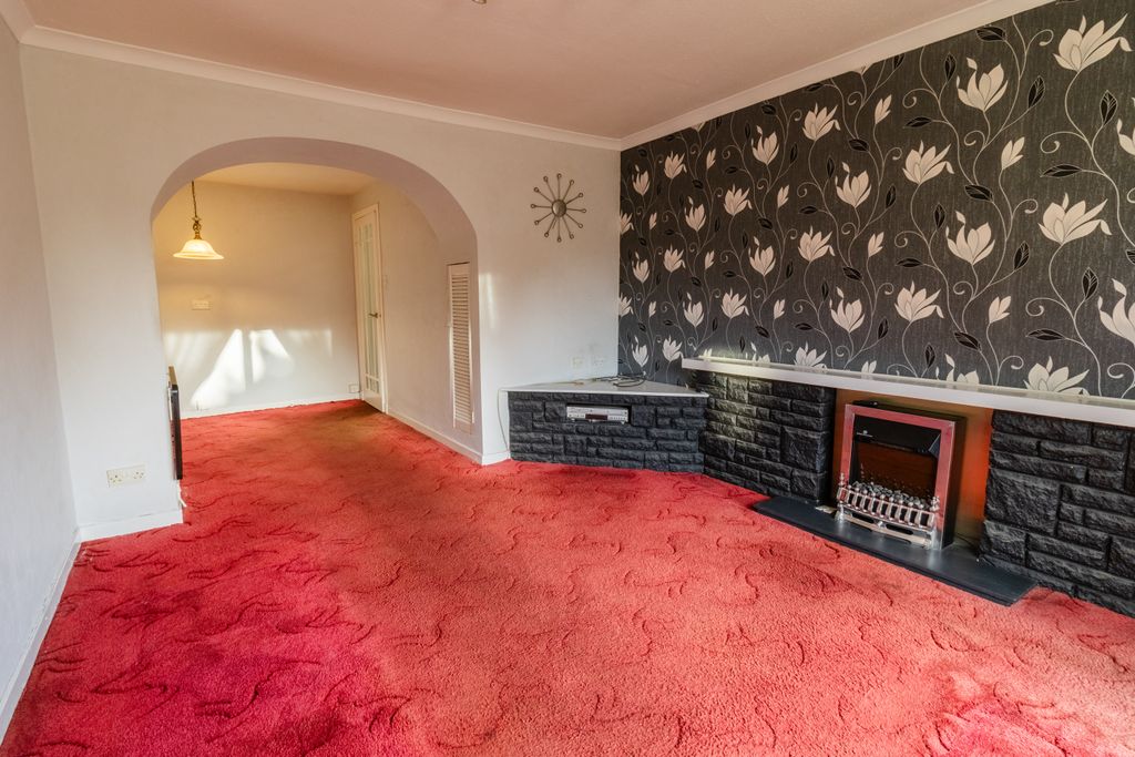 Property photo 2 of 18 Lounge