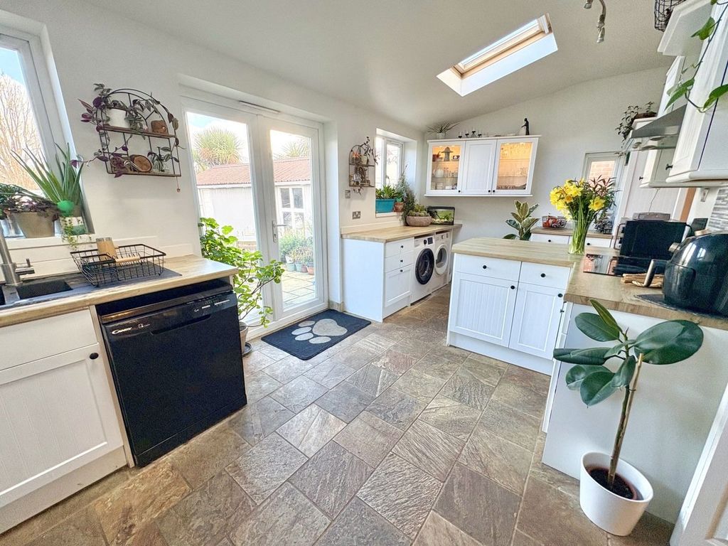 Property photo 2 of 27