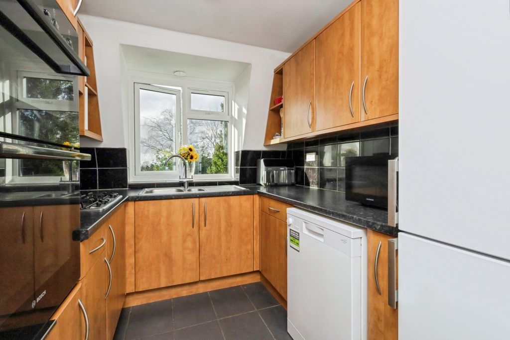 Additional image 9 of 2 bed flat for saleLennox Court, Mutton Hall Hill, Heathfield, East Sussex TN21