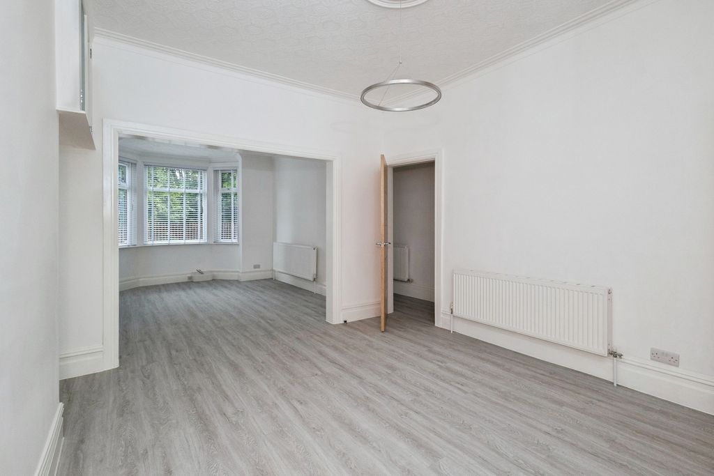 Property photo 3 of 17 Living Room