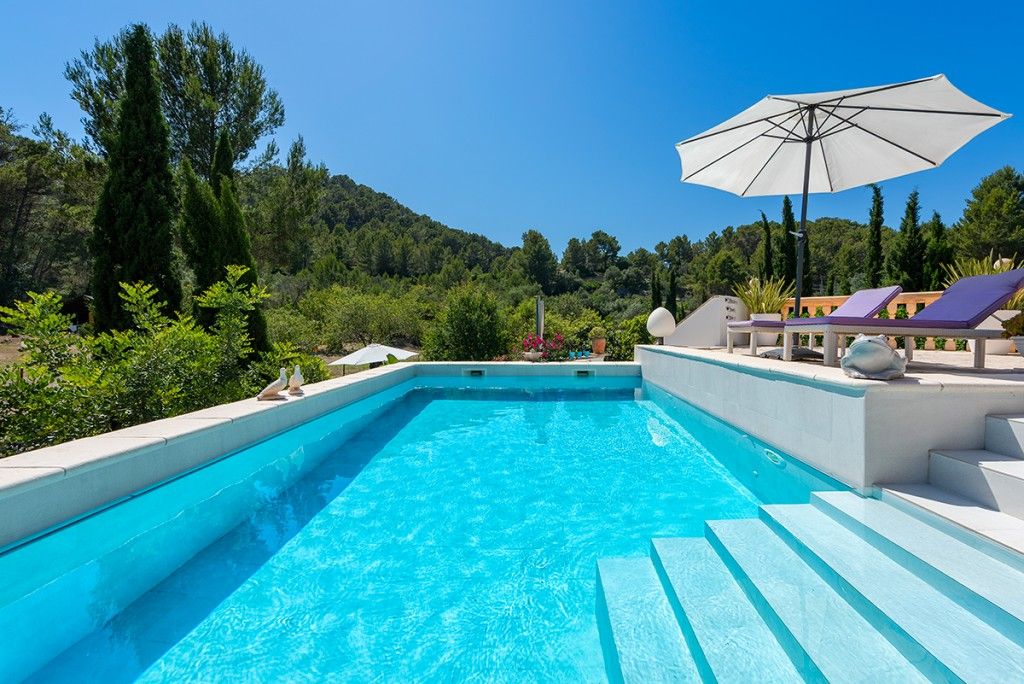 Property photo 3 of 20 Pool (4)