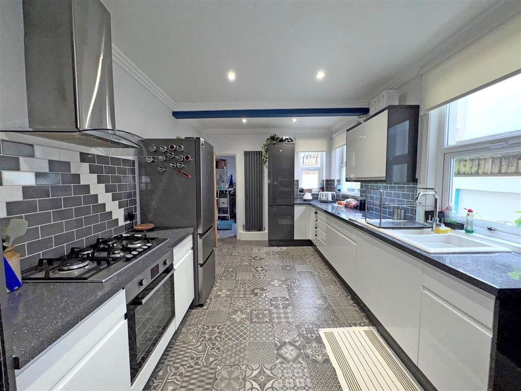 Property photo 3 of 18 19E.Jpg