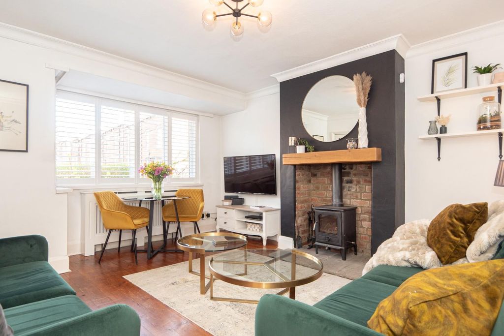 Property photo 2 of 32 Living Room